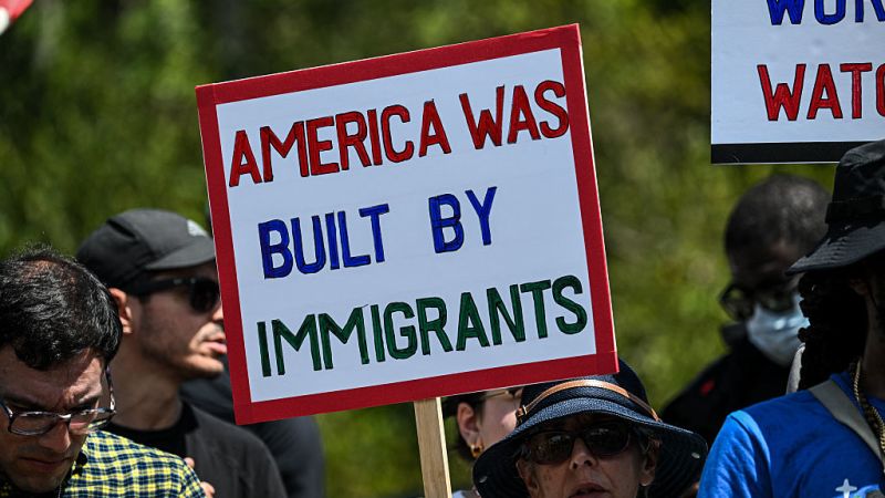 ¿El fin del romance? Latinos en EE. UU. dan la espalda a Trump por economía