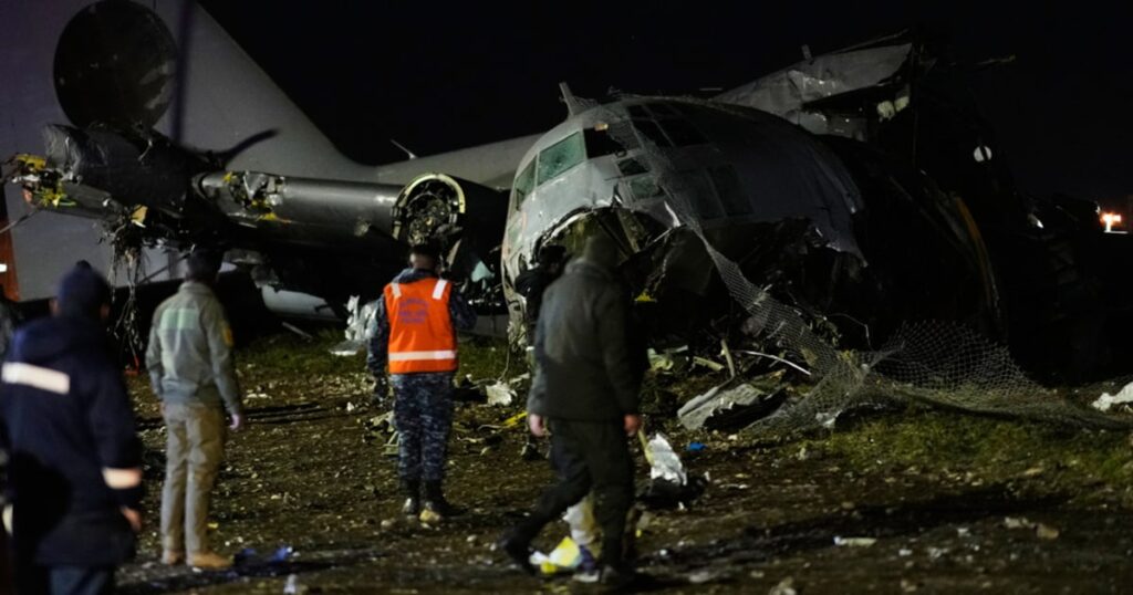 Tragedia en El Alto: Avión militar se estrella con 15 muertos